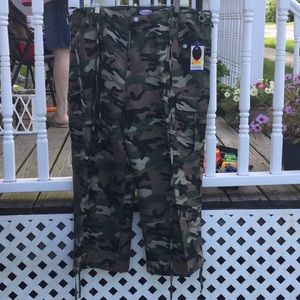 Camo capris